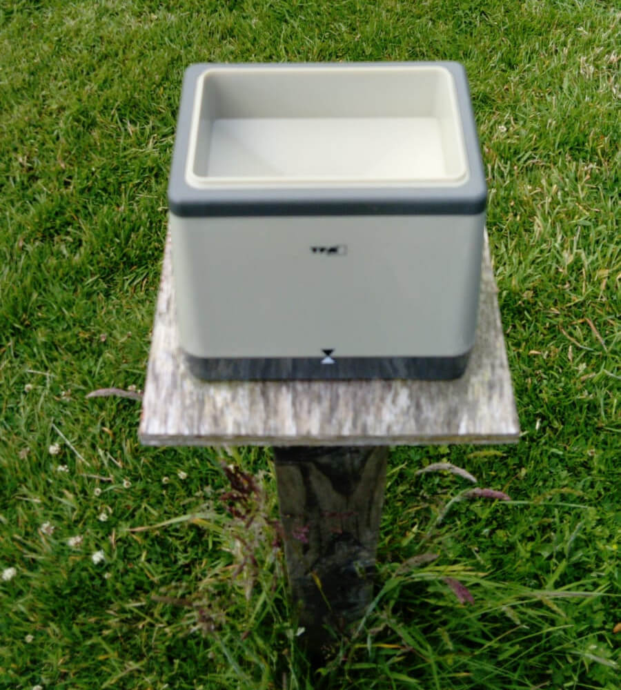 Eletronic rain gauge.